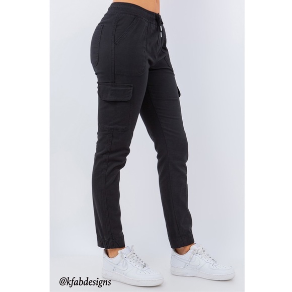 LAST 2! Baggy Black cargo pants with button closure and drawstring tie! - Picture 4 of 6